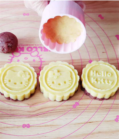 KITTY Cooking Kit - Green Bean and Pumpkin Cake Molds